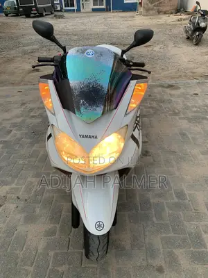 Yamaha Majesty 2025 White