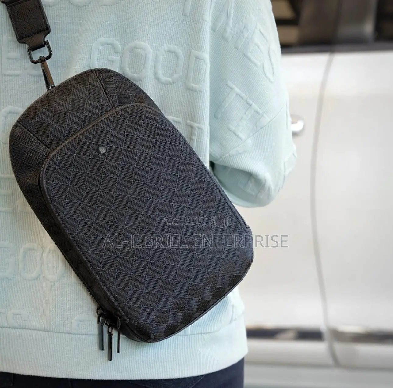 Levelo Crossbody Bag