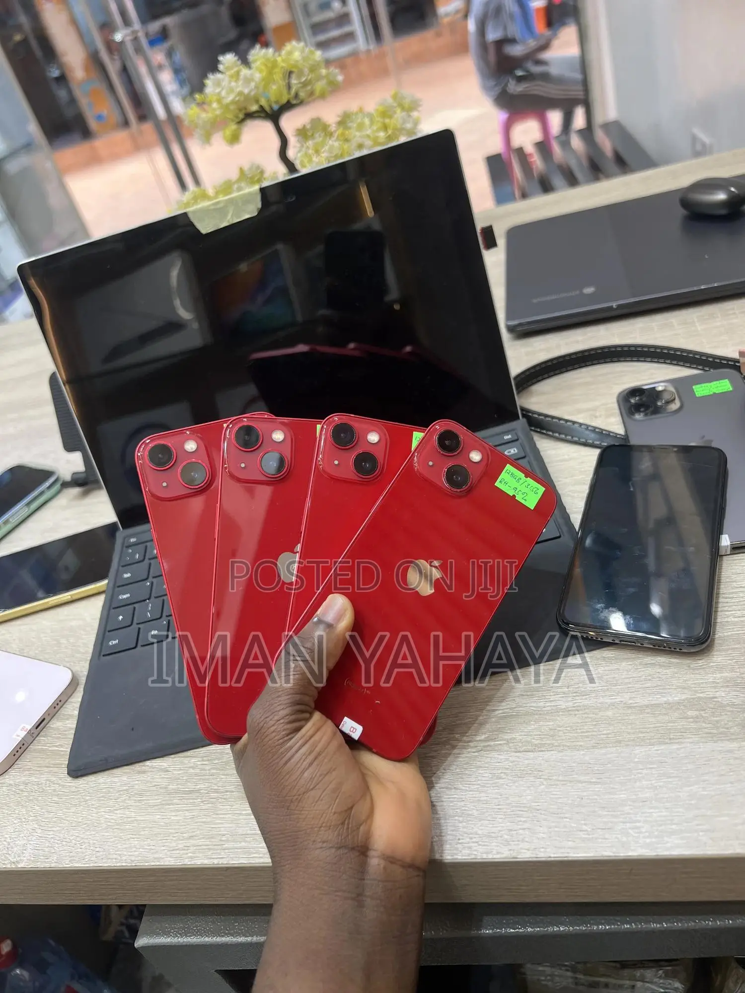 Apple iPhone 13 128 GB Red