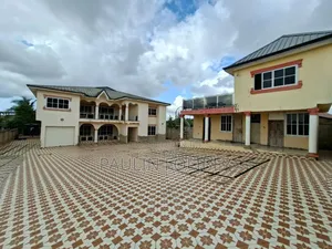 5bdrm Duplex in Dgproperties, Old Barrier for rent