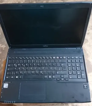 Laptop Fujitsu Lifebook UH554 8GB Intel Core i5 SSD 256GB