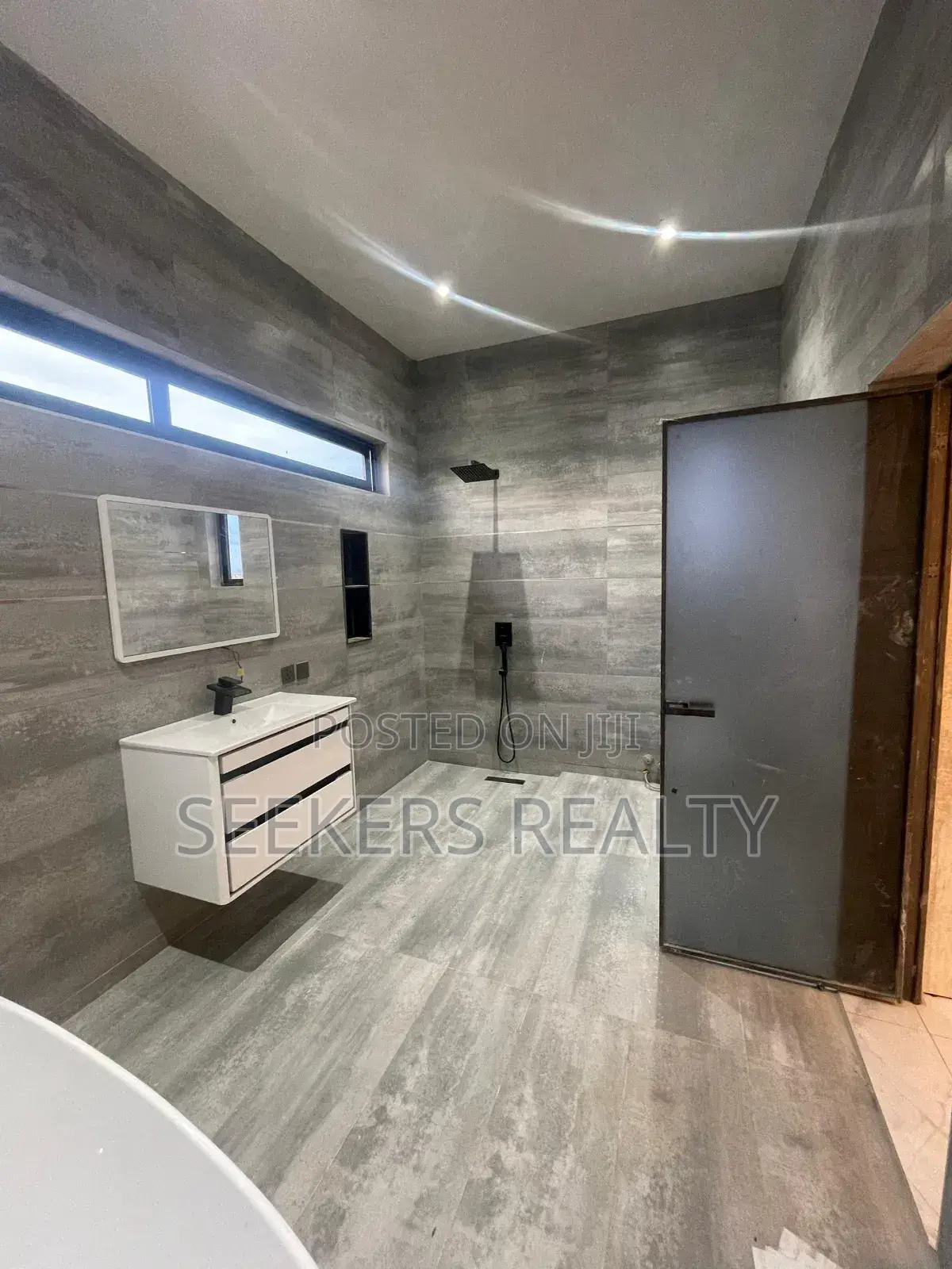 5bdrm House in Seekers Realty, Accra Metropolitan for sale