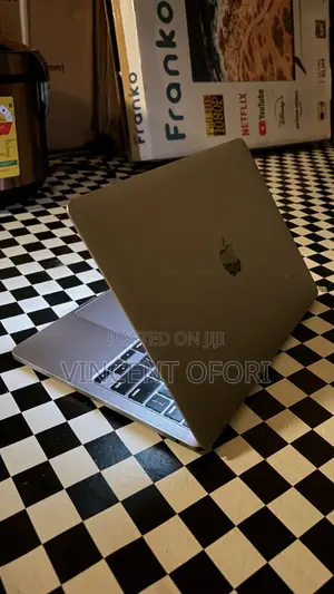 Laptop Apple MacBook Pro 2020 8GB Intel Core i5 SSHD+SSD 256GB