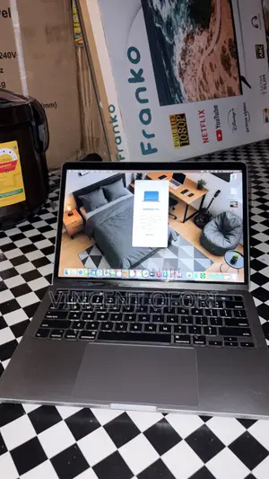 Laptop Apple MacBook Pro 2020 8GB Intel Core i5 SSHD+SSD 256GB