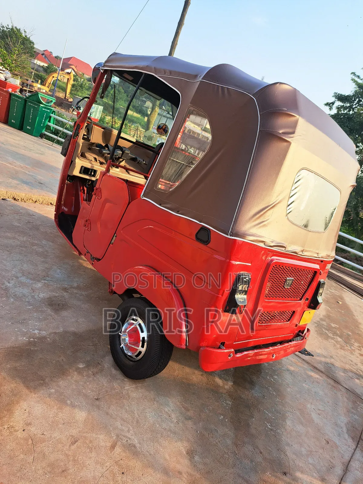 Bajaj RE 2024 Red