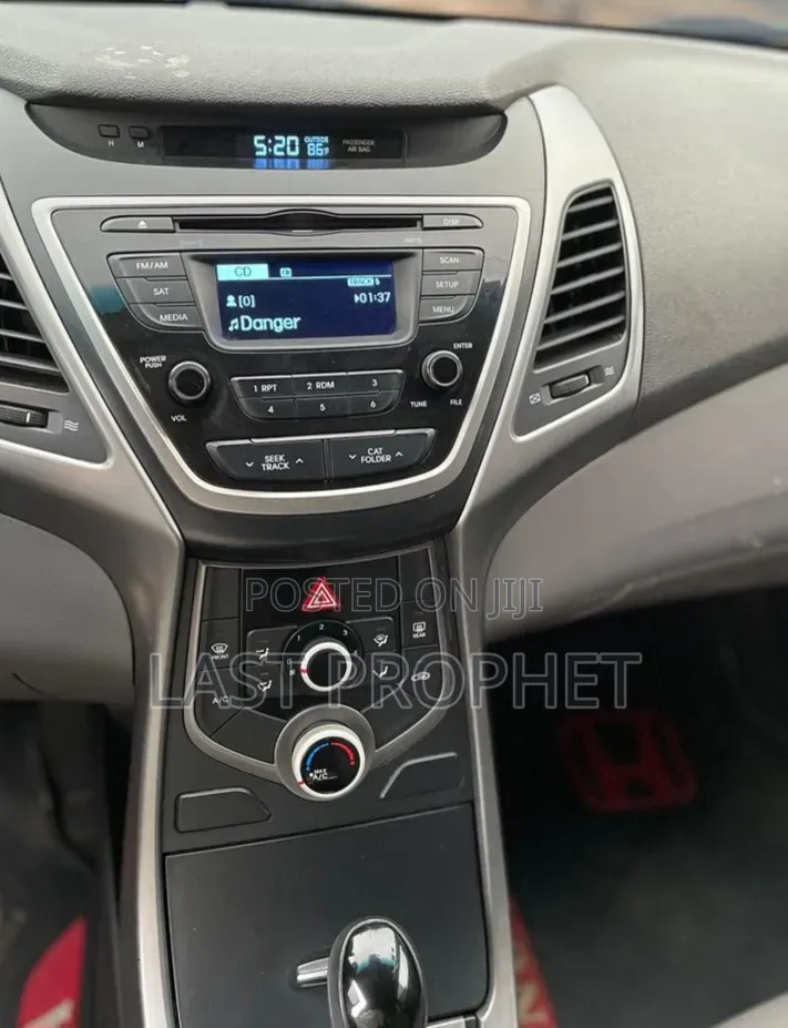 Hyundai Elantra Limited Sedan FWD (1.8L 4cyl 6A) 2016 Red