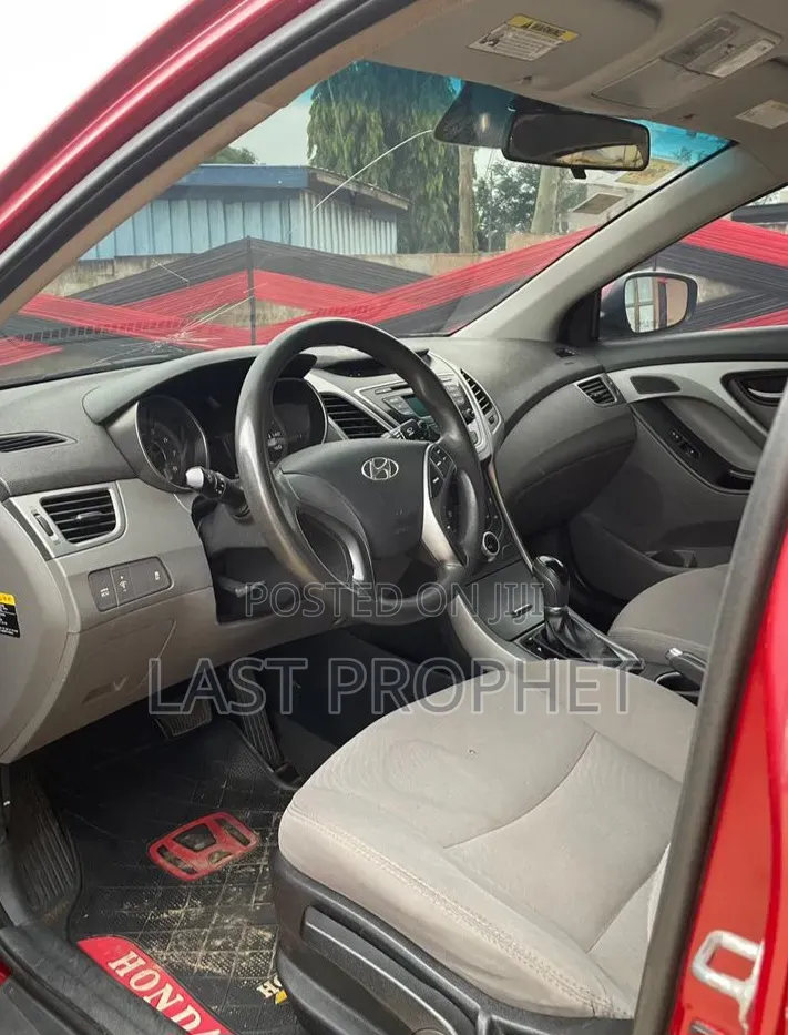 Hyundai Elantra Limited Sedan FWD (1.8L 4cyl 6A) 2016 Red