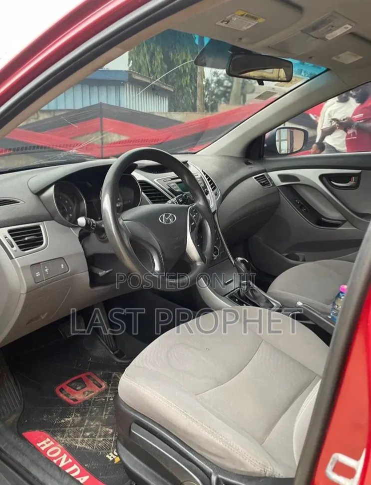 Hyundai Elantra Limited Sedan FWD (1.8L 4cyl 6A) 2016 Red