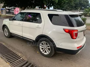 Ford Explorer XLT 4dr SUV (3.5L 6cyl 6A) 2016 White