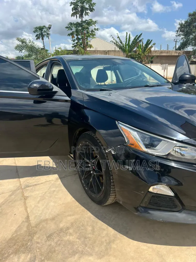 Nissan Altima 2.5 SR 2022 Black