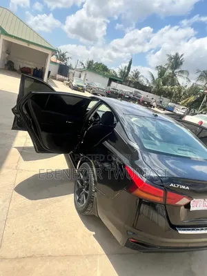 Nissan Altima 2.5 SR 2022 Black