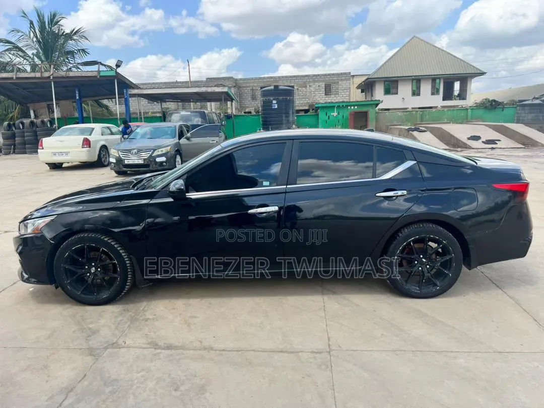 Nissan Altima 2.5 SR 2022 Black