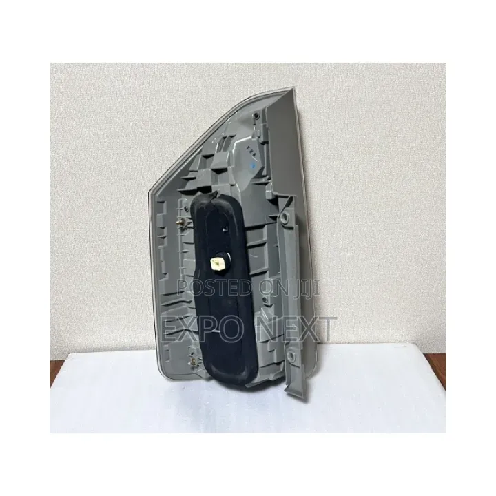 Toyota Noah Voxy ZRR 70-75 Genuine Right Tail Light Lamp 28-199 Oem