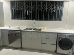 4bdrm House in East Airport Estate, Tseaddo for rent