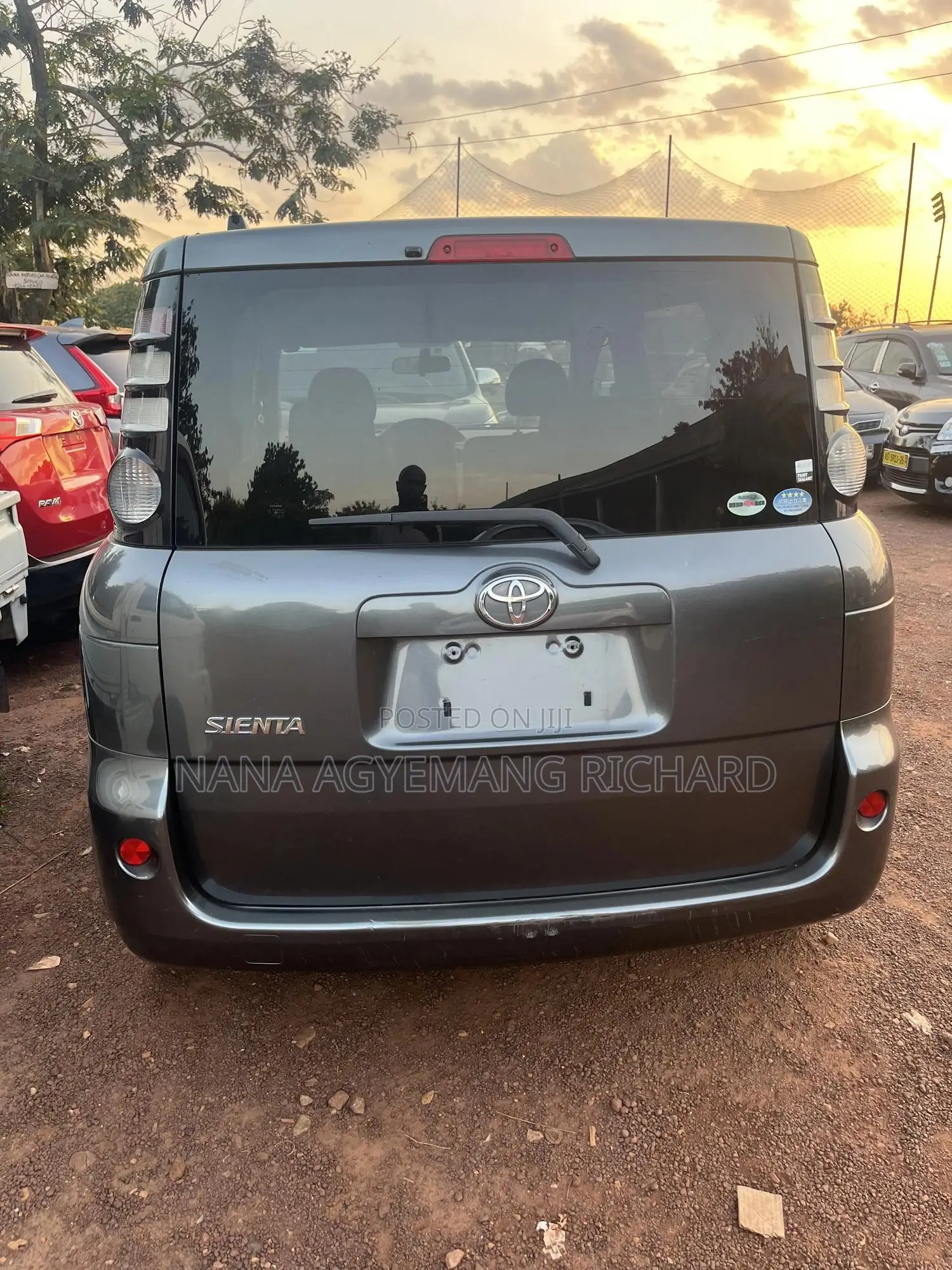 Toyota Sienta 1.5 FWD 2010 Gray