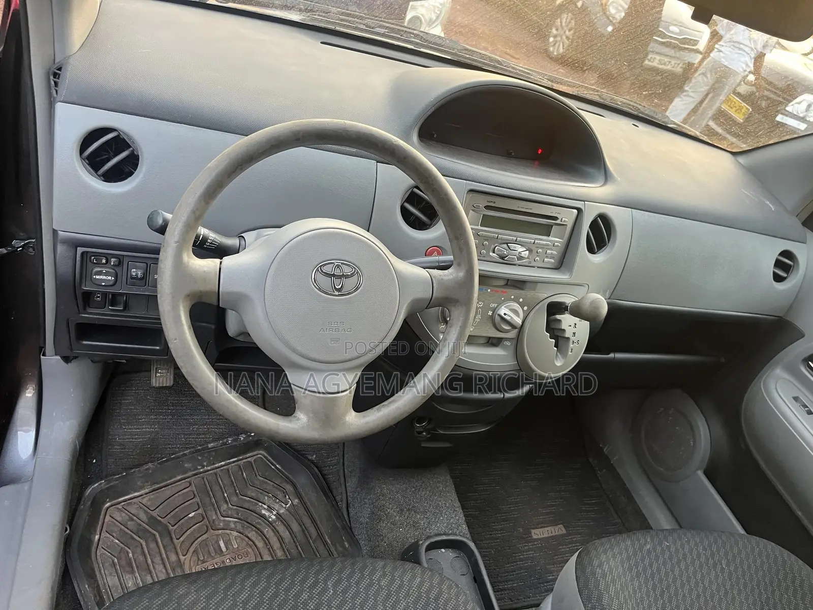 Toyota Sienta 1.5 FWD 2010 Gray