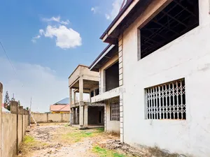 8bdrm House in Community 25 for sale