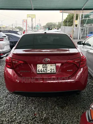 Toyota Corolla XLE (1.8L 4cyl 2A) 2018 Red