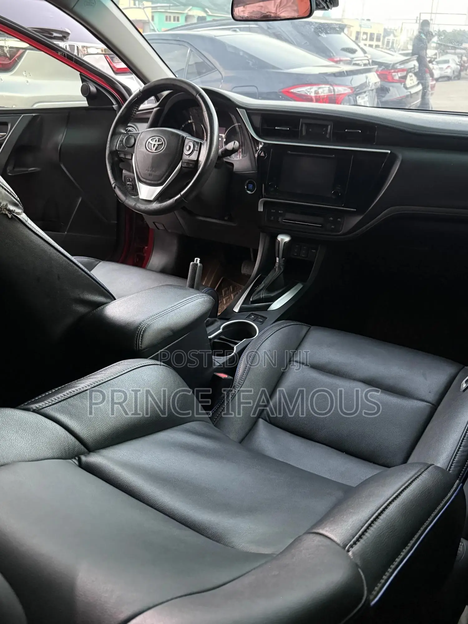 Toyota Corolla XLE (1.8L 4cyl 2A) 2018 Red
