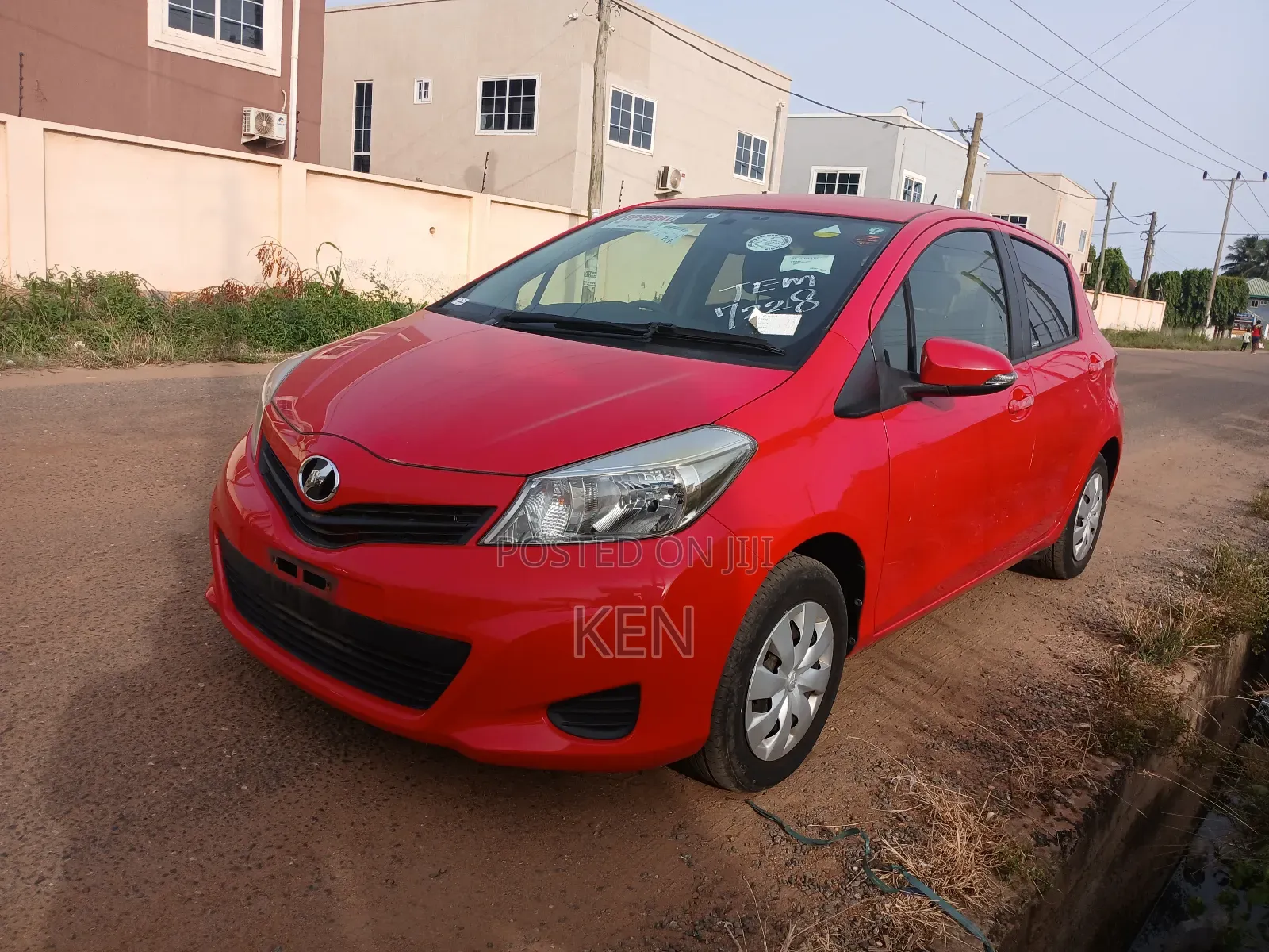 Toyota Vitz 1.3 FWD 5dr 2013 Red