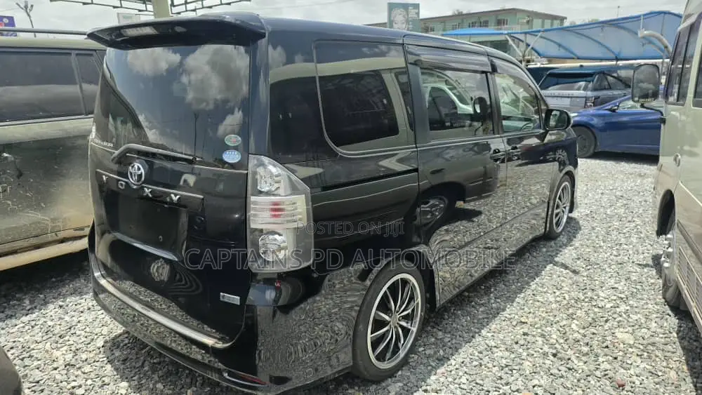 Toyota Voxy 2010 Black