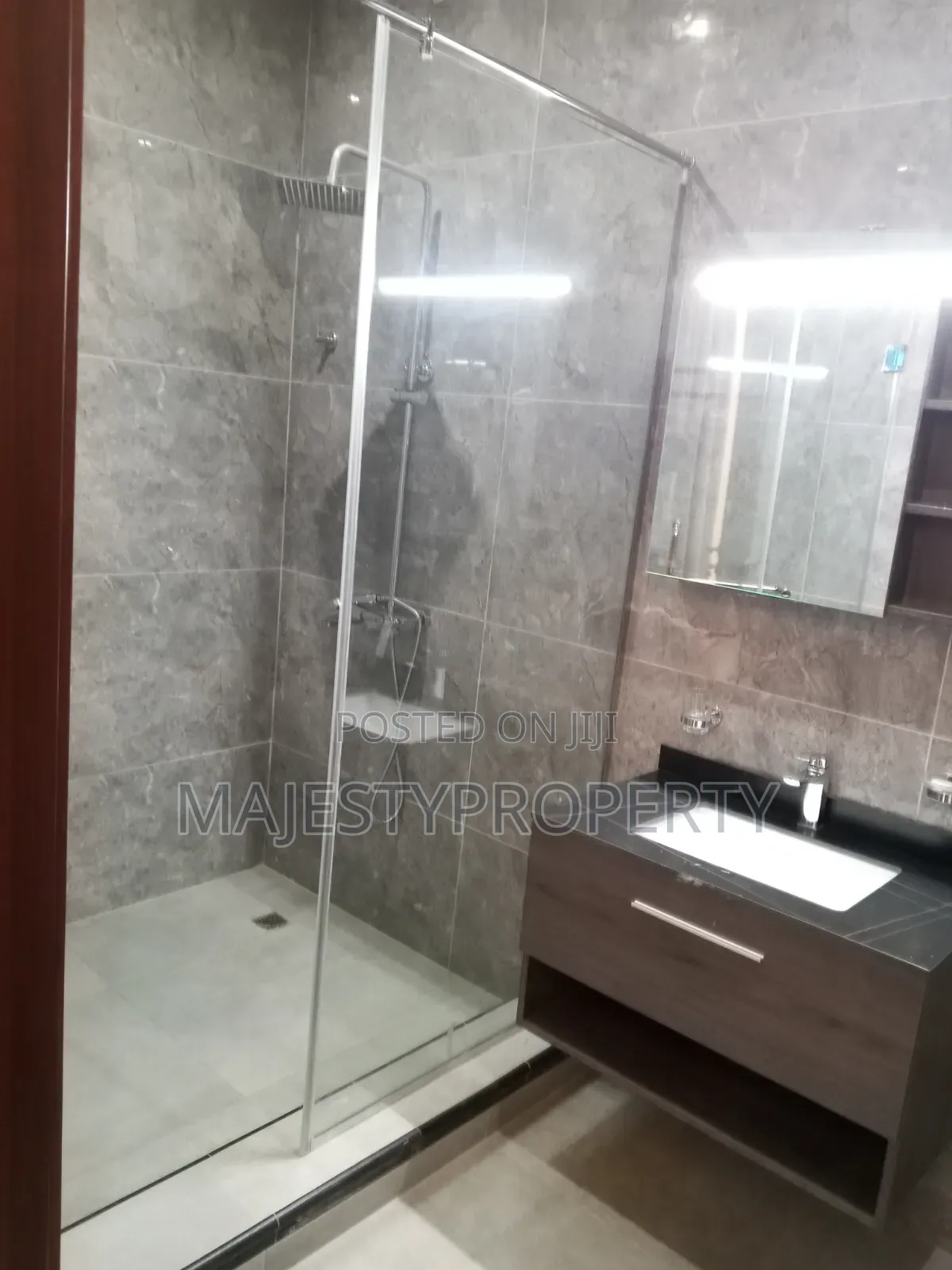 Newly Built Airbnb 5 Bedrooms Selfcompound for Rent at Ashley Botwe