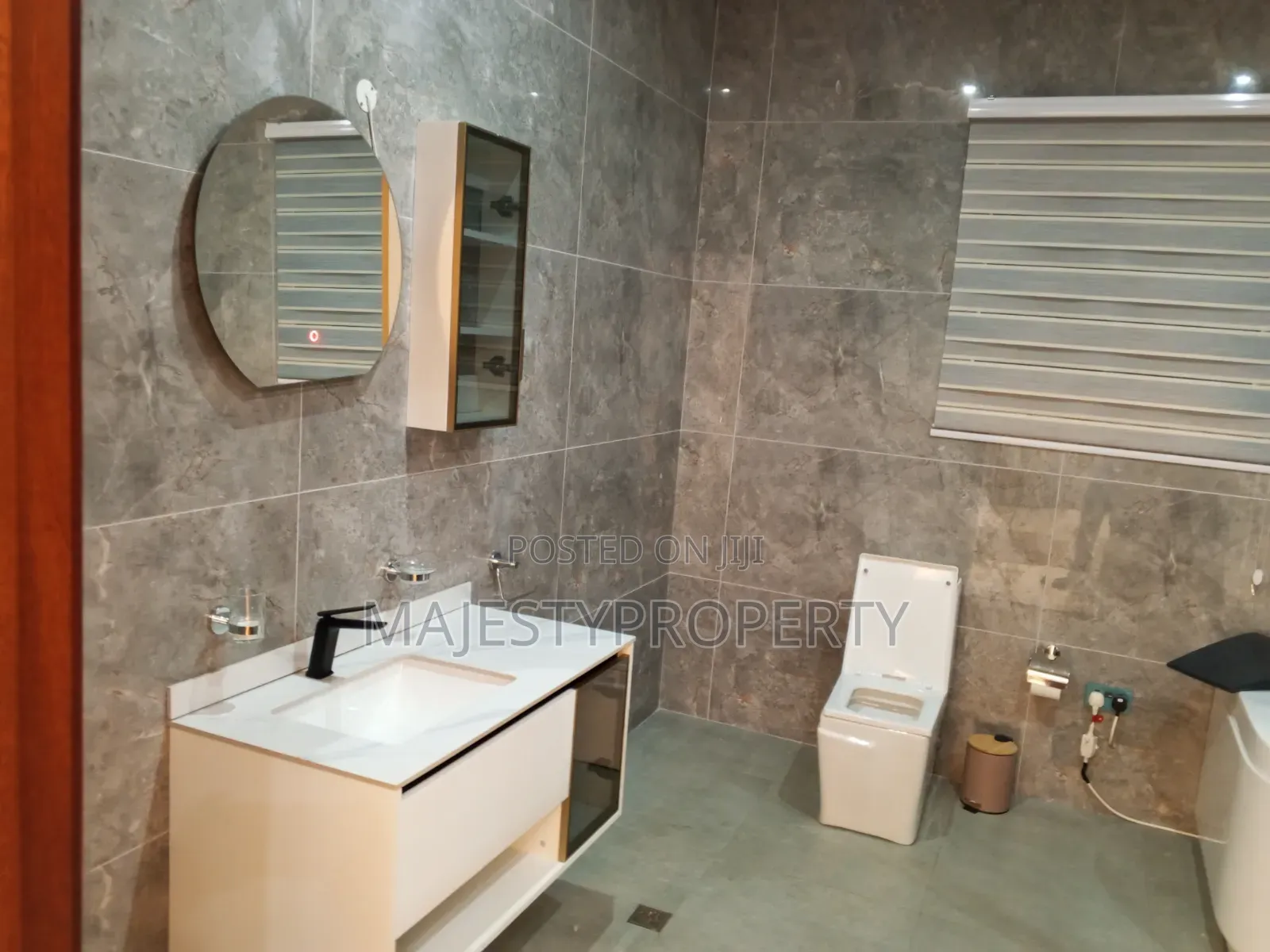 Newly Built Airbnb 5 Bedrooms Selfcompound for Rent at Ashley Botwe