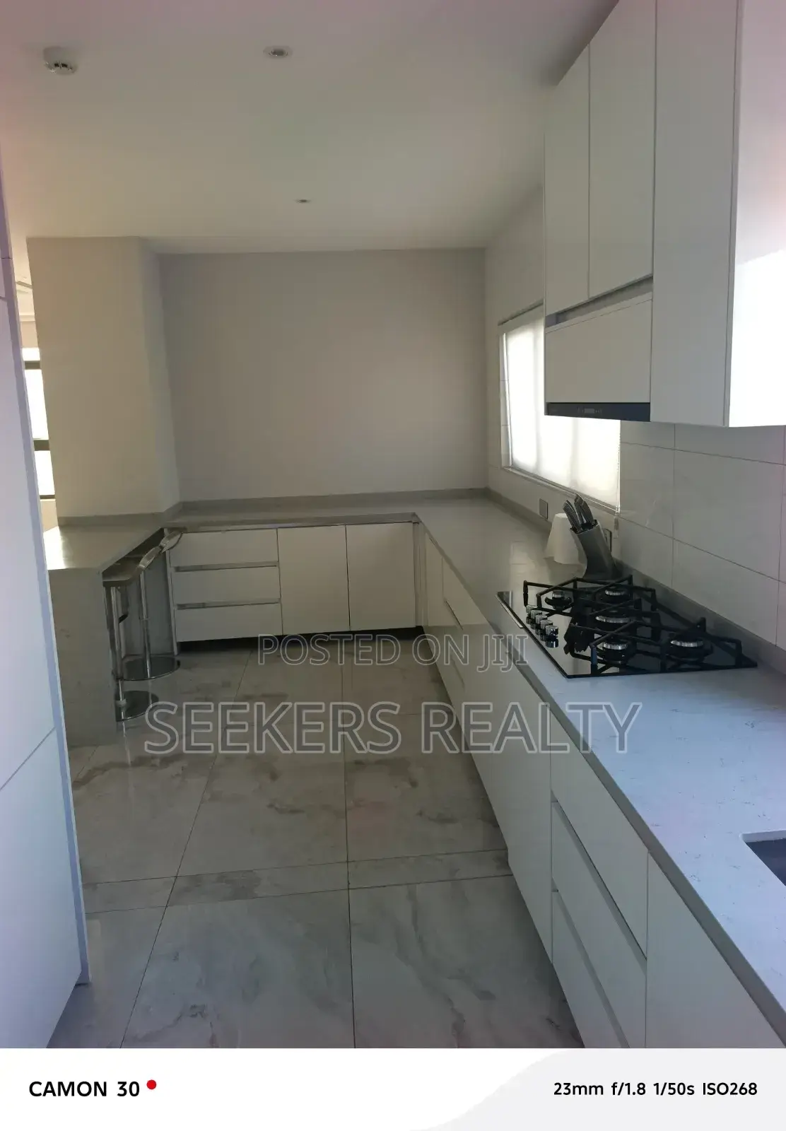 Furnished 1bdrm Apartment in Seekers Realty, Oxford Street for rent