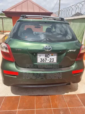 Toyota Matrix L Hatchback FWD (1.8L 4cyl 5M) 2012
