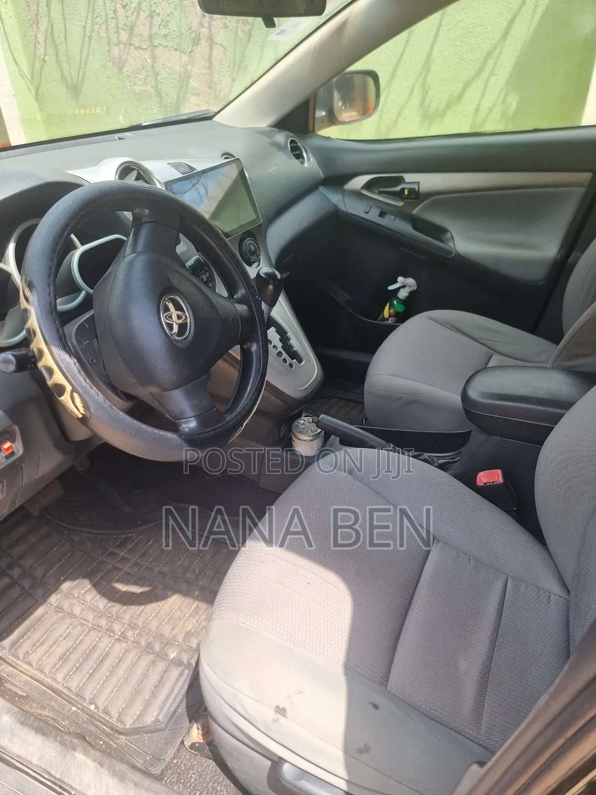 Toyota Matrix L Hatchback FWD (1.8L 4cyl 5M) 2012