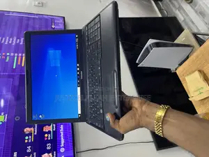 Laptop Toshiba Satellite C670 6GB Intel Core i3 HDD+SSD 320GB