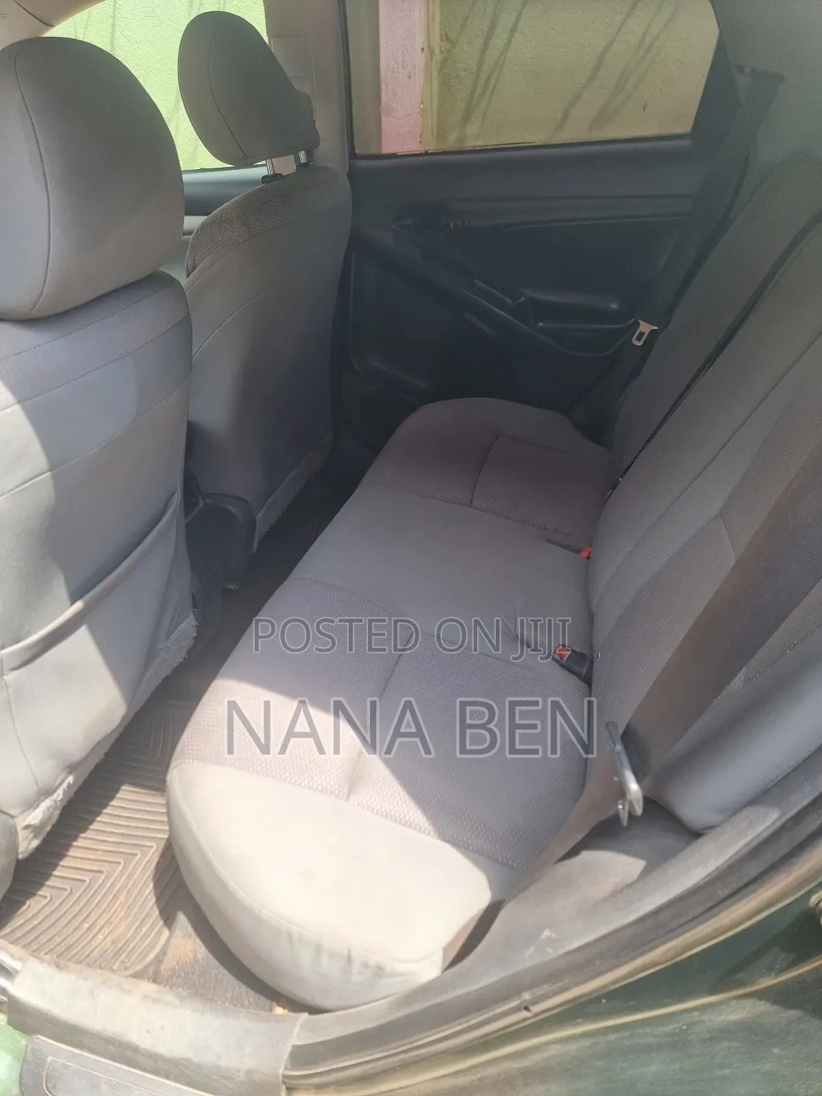 Toyota Matrix L Hatchback FWD (1.8L 4cyl 5M) 2012
