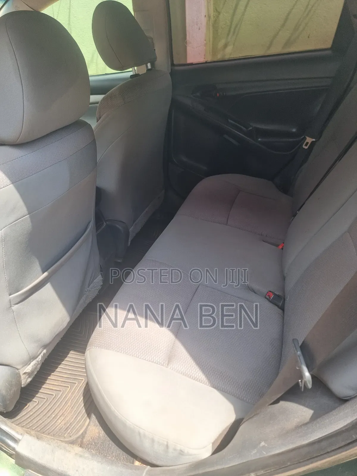 Toyota Matrix L Hatchback FWD (1.8L 4cyl 5M) 2012