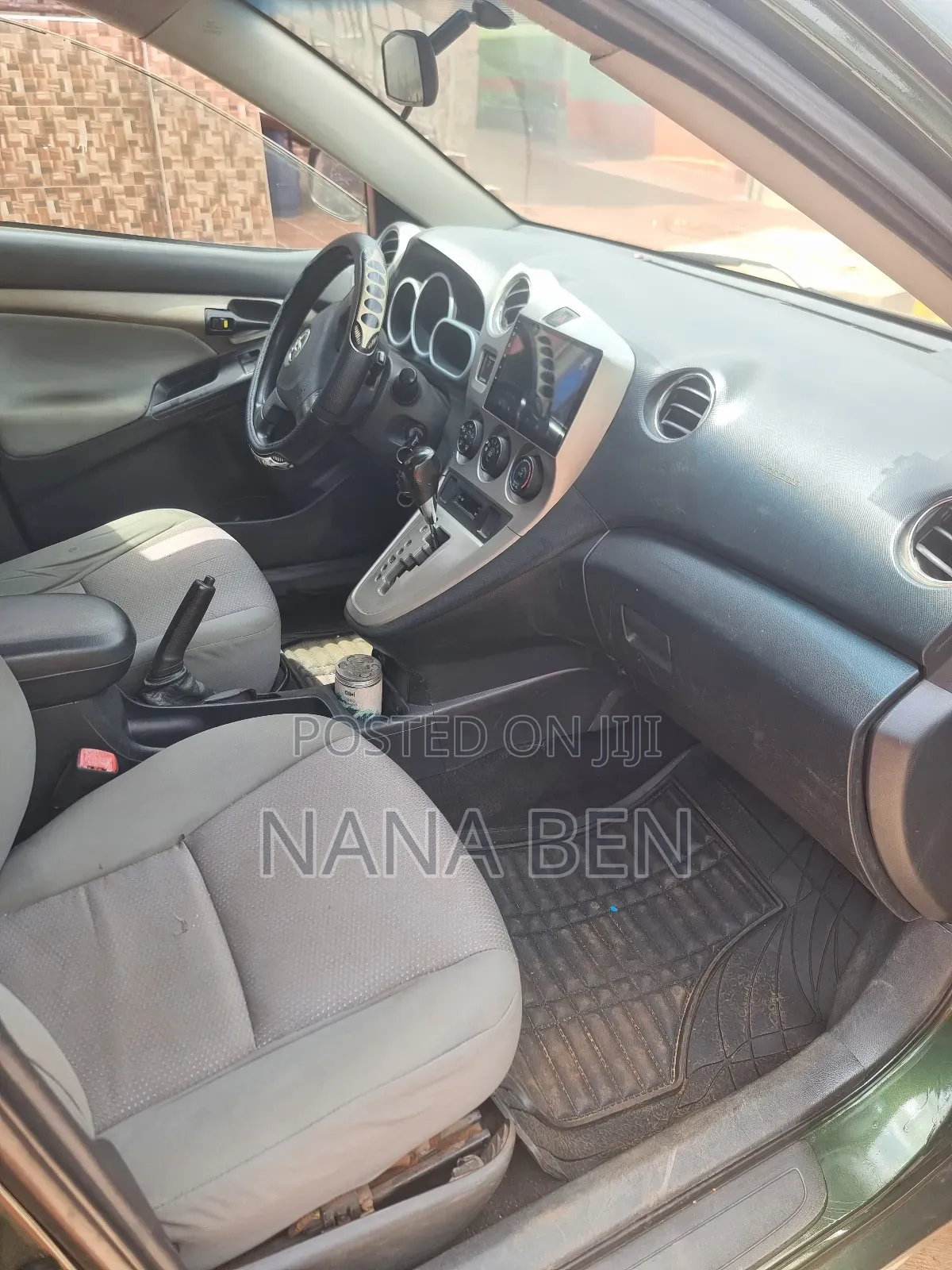 Toyota Matrix L Hatchback FWD (1.8L 4cyl 5M) 2012