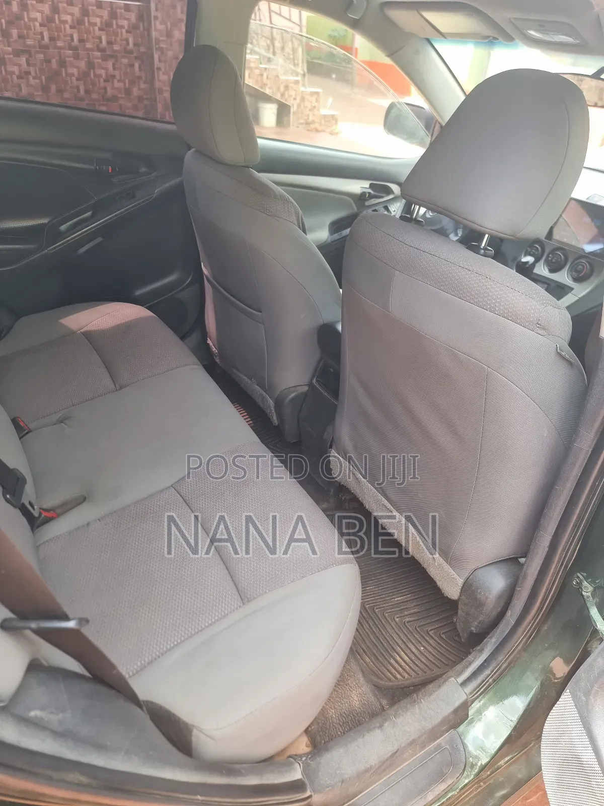 Toyota Matrix L Hatchback FWD (1.8L 4cyl 5M) 2012