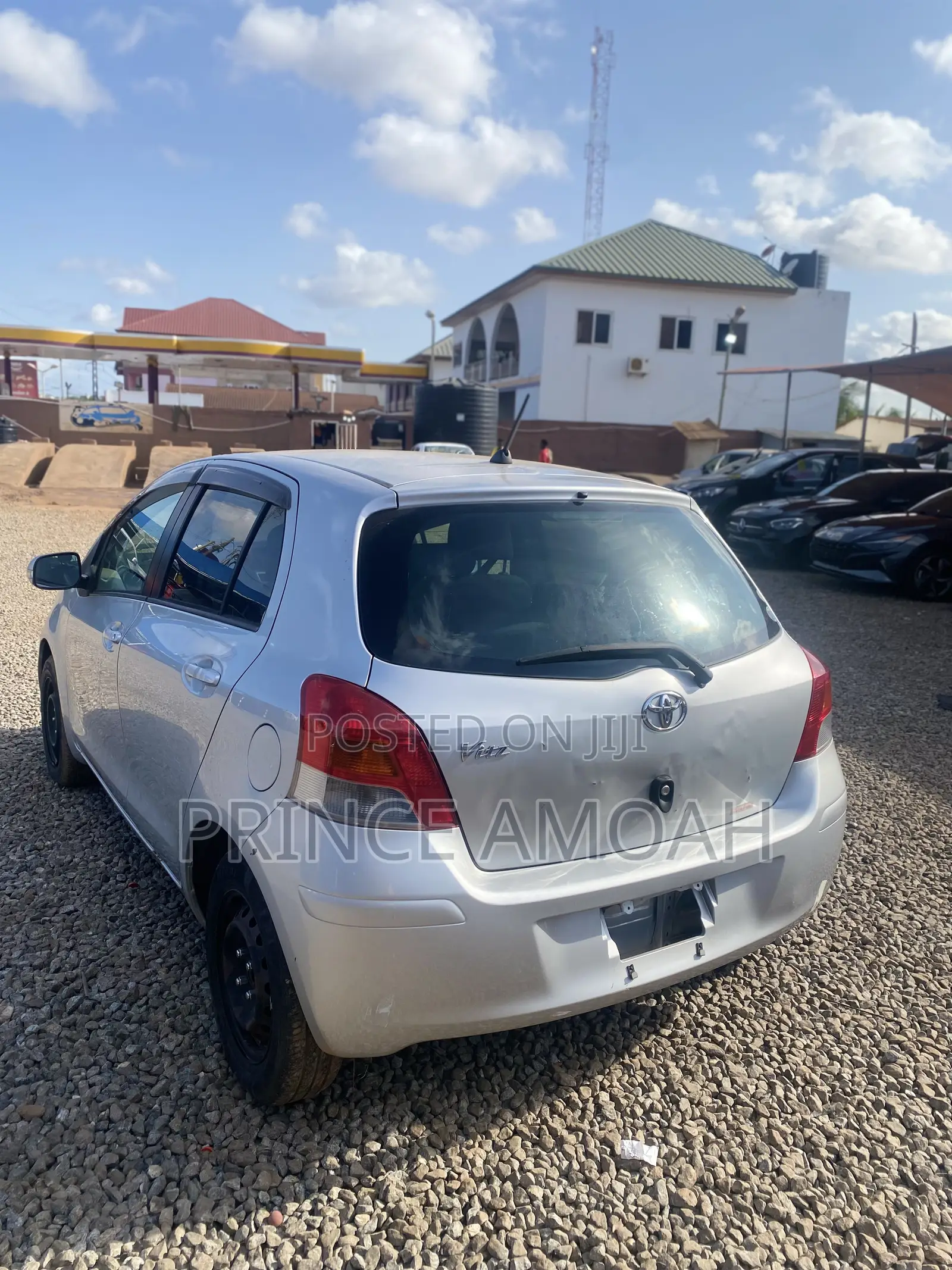 Toyota Vitz 1.3 FWD 5dr 2010 Silver