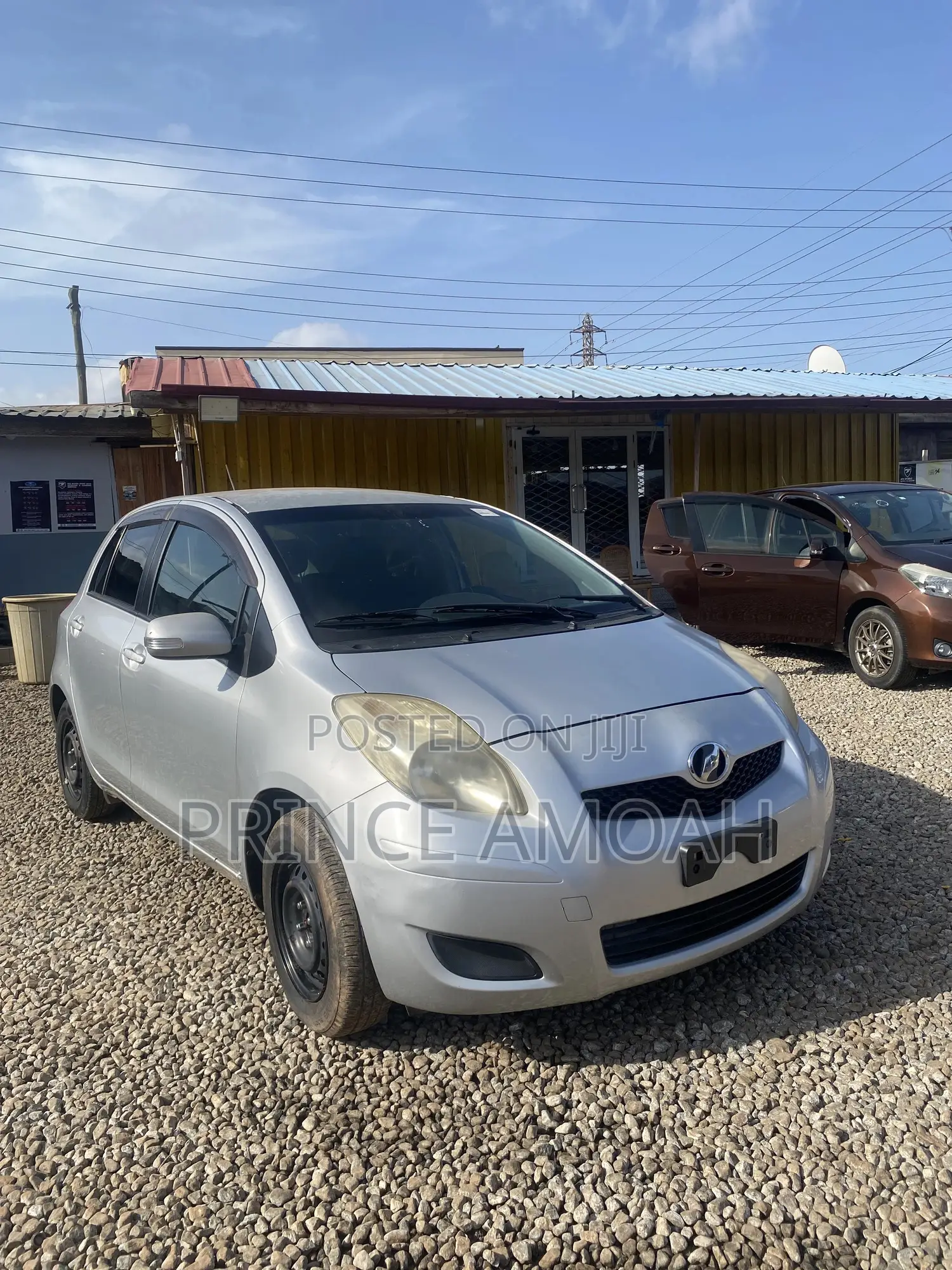 Toyota Vitz 1.3 FWD 5dr 2010 Silver