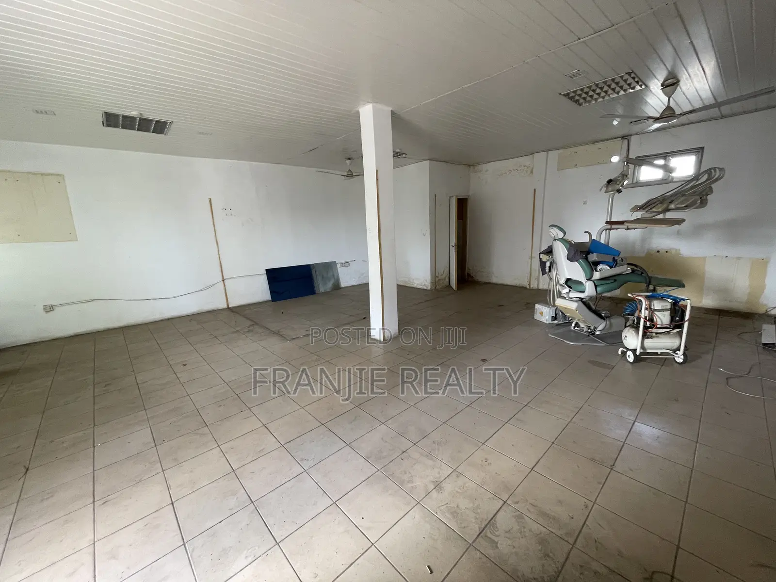 Double Shop for Rent at Abelempke.