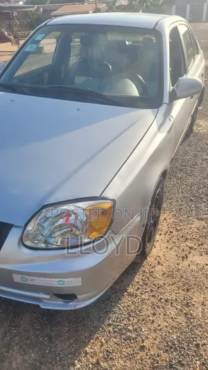 Hyundai Accent 2002 Gray