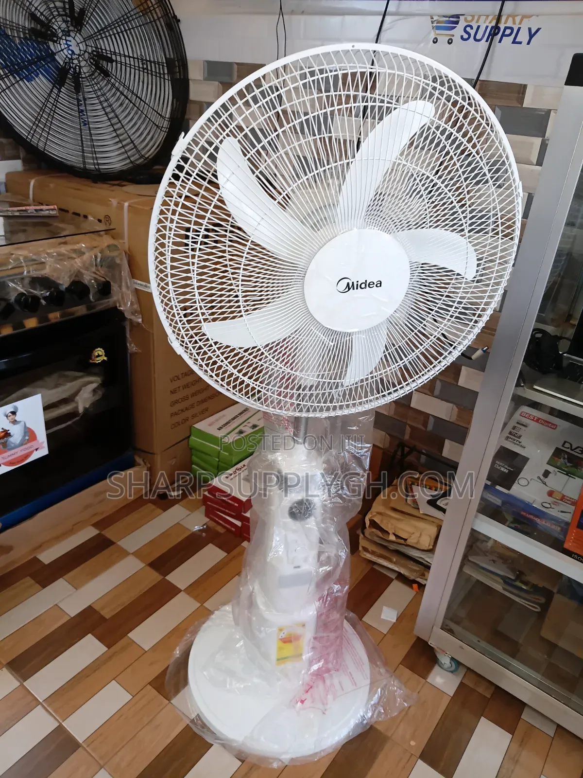 Media Rechargeable 18" Fan