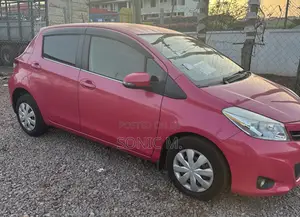 Toyota Vitz 1.0 FWD 5dr 2012 Red