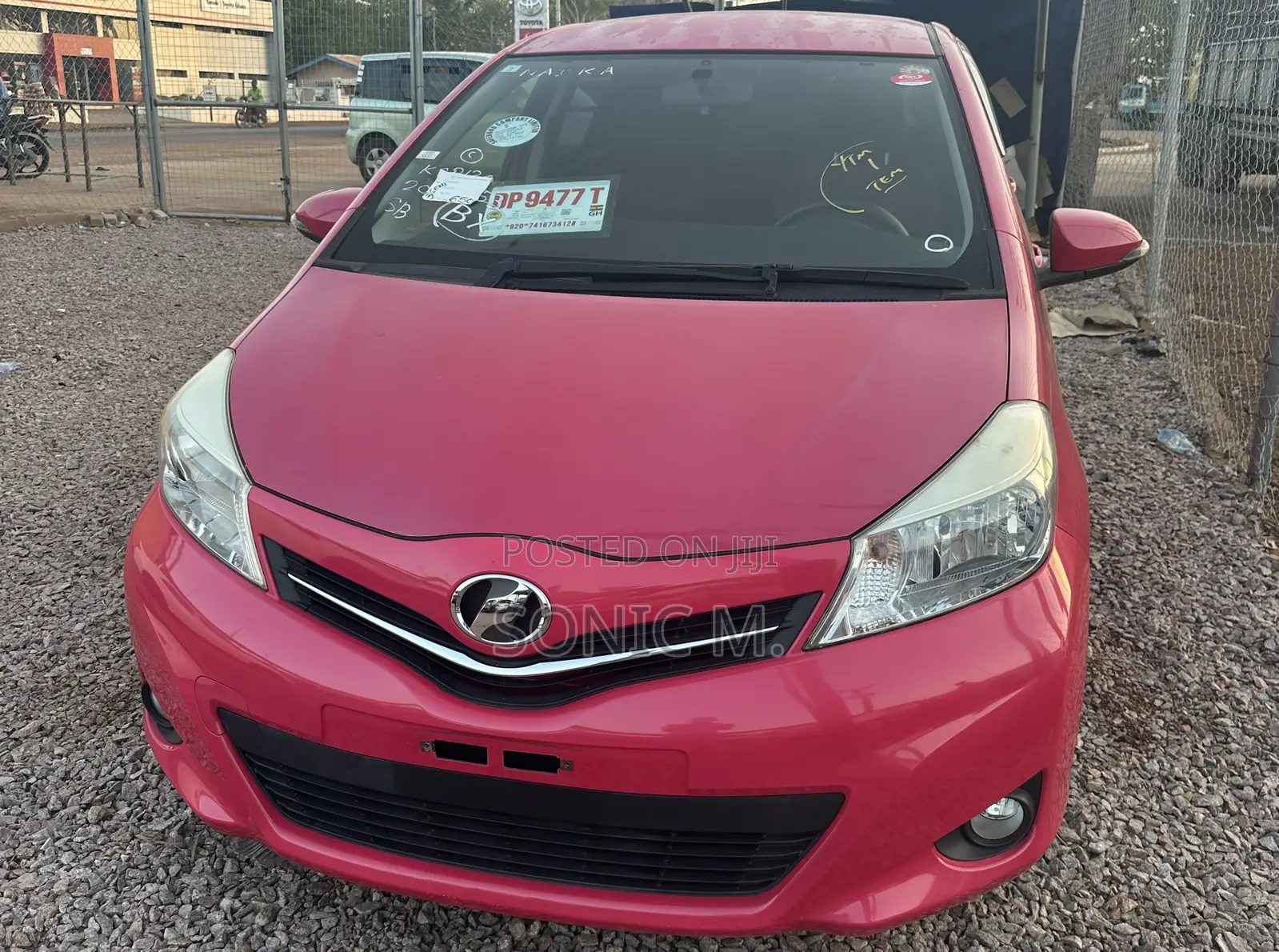 Toyota Vitz 1.0 FWD 5dr 2012 Red