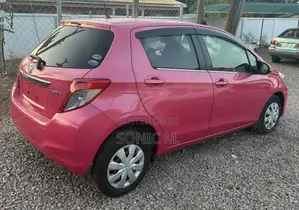 Toyota Vitz 1.0 FWD 5dr 2012 Red