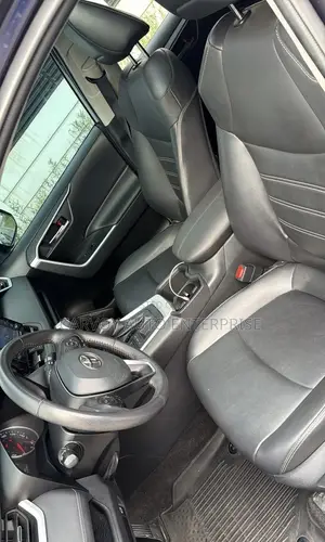 Toyota RAV4 XLE AWD 2020 Blue