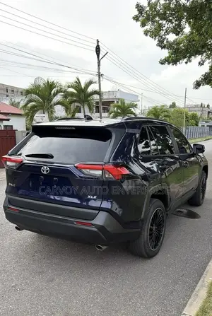 Toyota RAV4 XLE AWD 2020 Blue