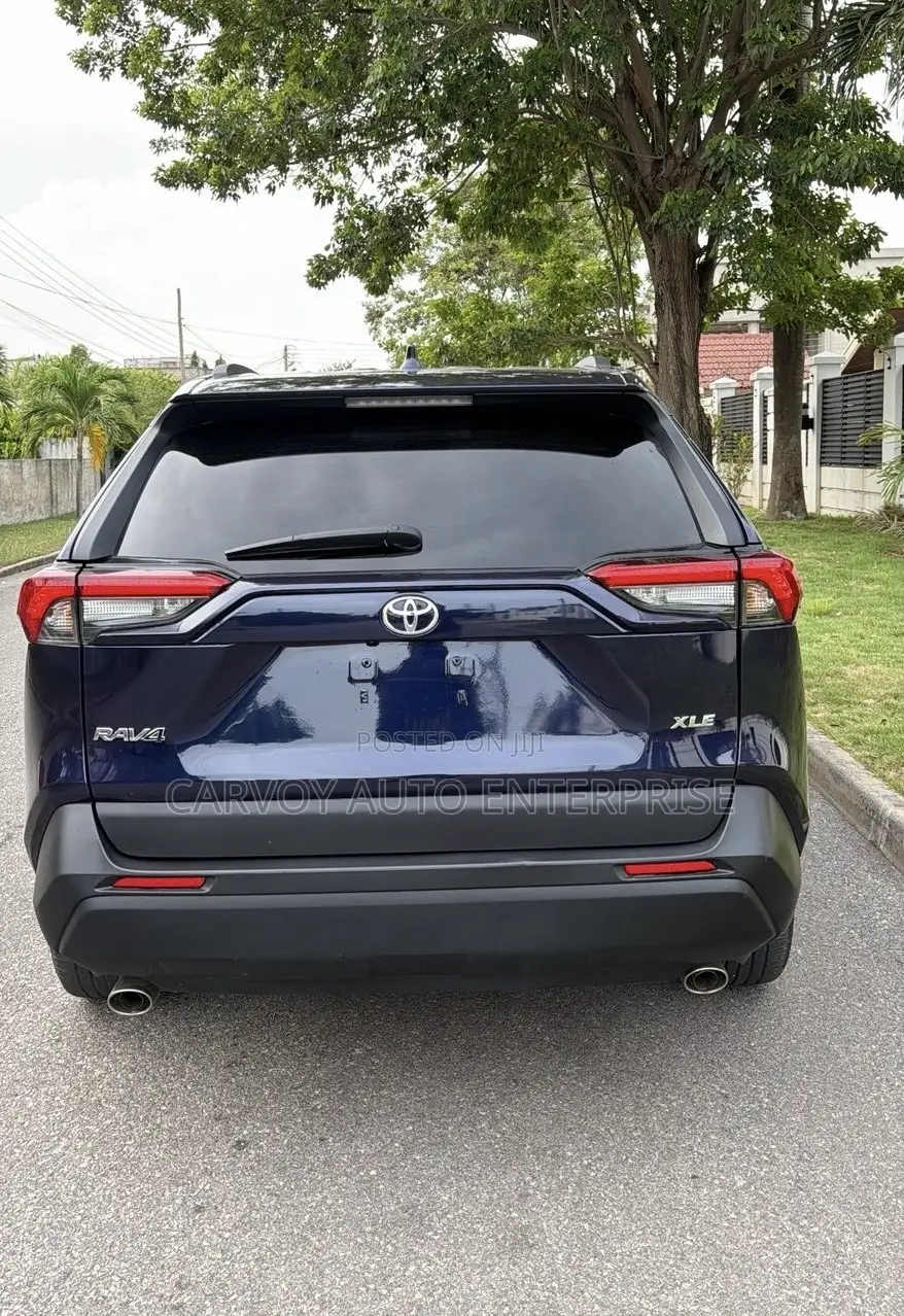 Toyota RAV4 XLE AWD 2020 Blue