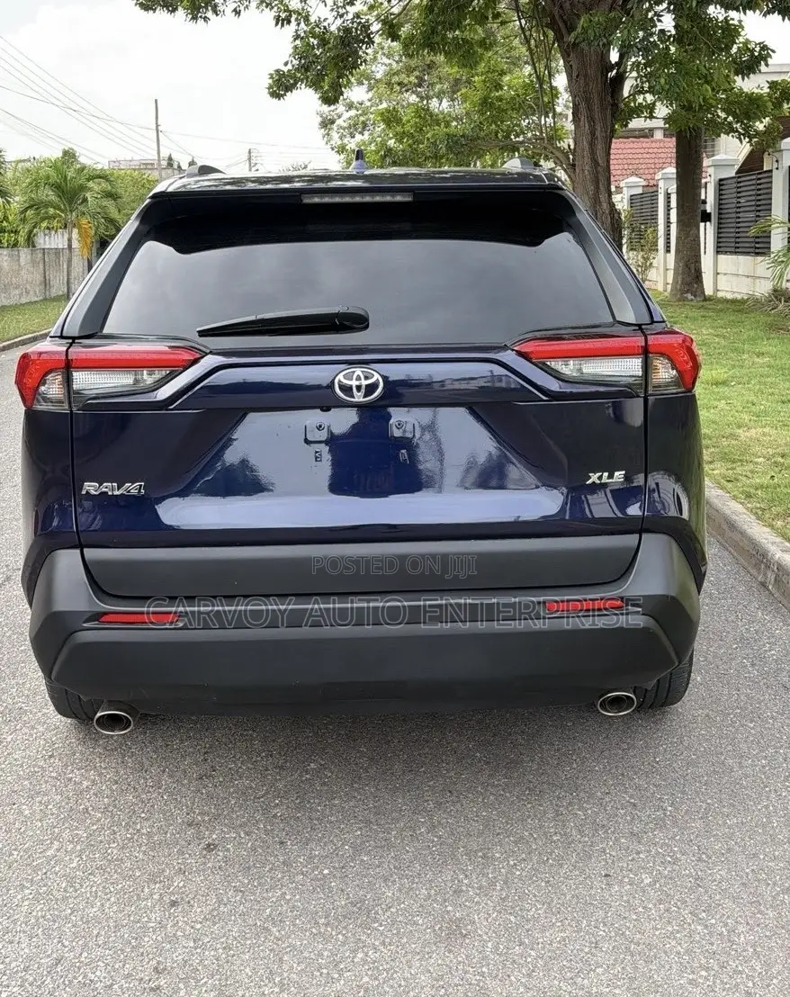 Toyota RAV4 XLE AWD 2020 Blue