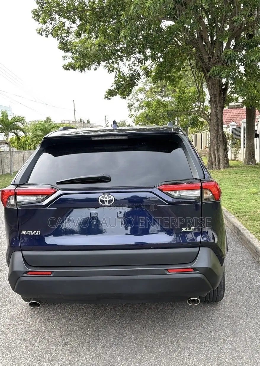 Toyota RAV4 XLE AWD 2020 Blue