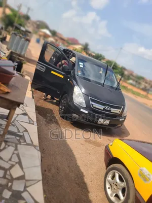 Hyundai H200 2013 Black