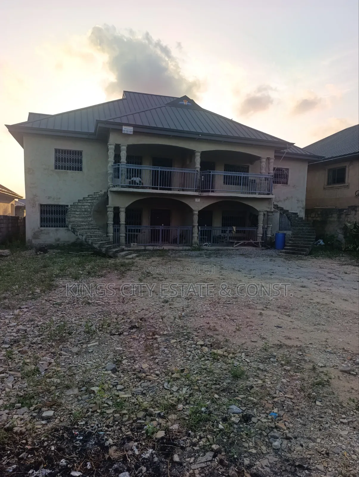 8bdrm Apartment in First-Stores, Pokuase for sale
